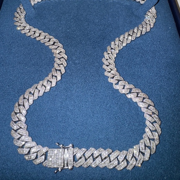 Diamond Cuban-Link Chain Necklace - Picture 1 of 4